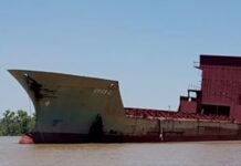 Hay peligro en el Paraná porque la crecida soltó al barco fantasma de 107 metros y quedó a la deriva sin señalización